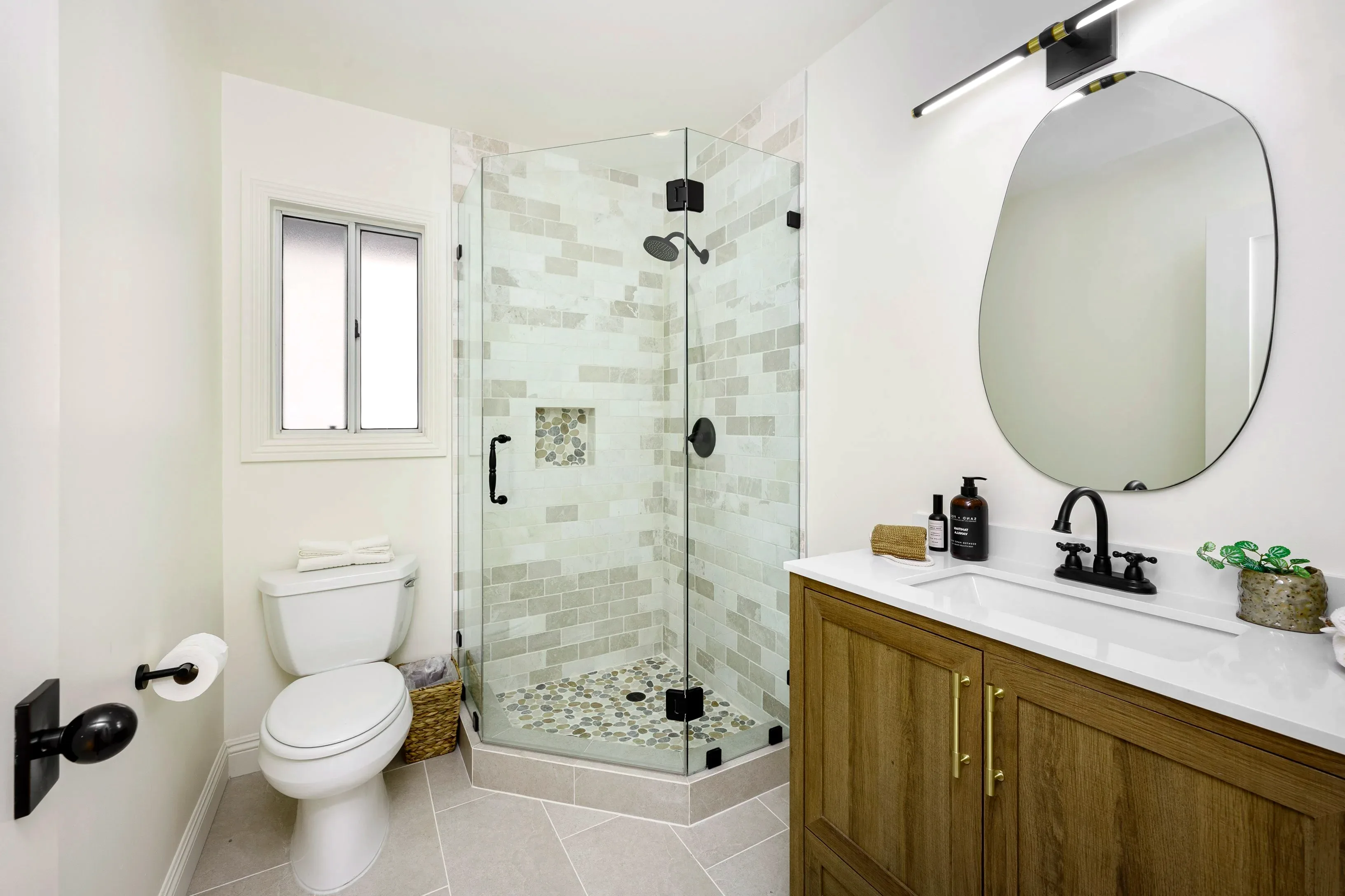 Reforma de baño con ducha de cristal en El Vendrell